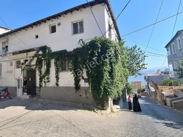 Bayraklı/alpaslan Mah.de Bekâra Uygun 2+1 Kiralık Daire