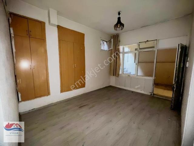 Bayraklı Alpaslan Mahallesinde Kiralık 2+1 Daire