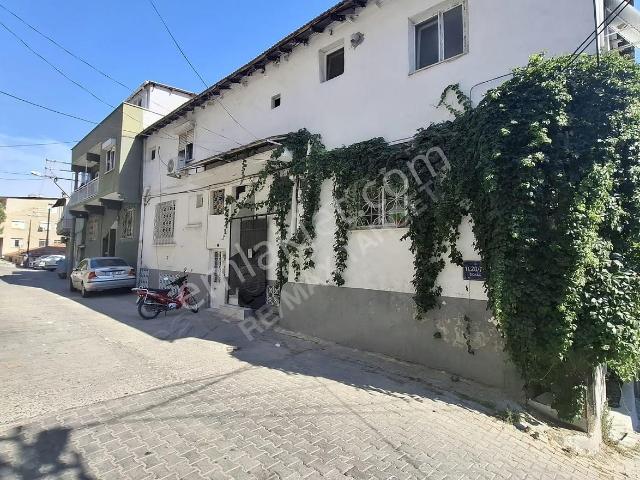 Bayraklı Alpaslan'da Bahçeli 2+1 Kiralık Daire