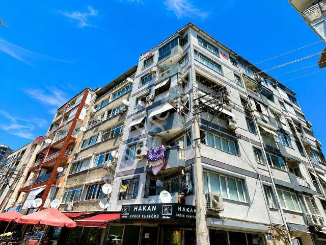 Bayraklı Belediye Yakınında Deniz Manzaralı Kiralık 3+1 Daire