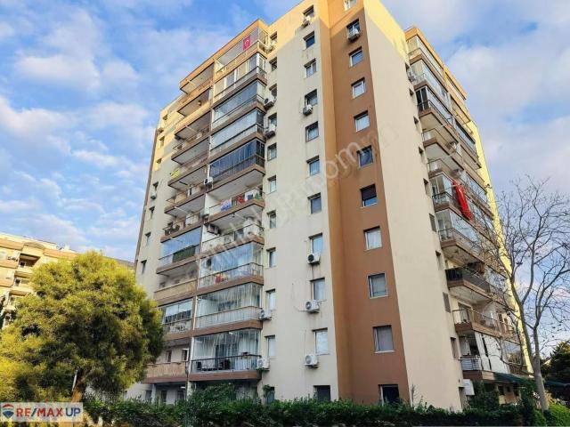 Bayraklı'da Güvenlikli Site İçerisinde 2+1 Satlık Daire