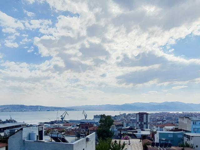 Bayraklıda Körfez Manzaralı 3+1 Kiralık Daire