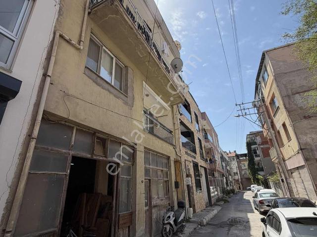 Bayraklıda Satılık Daire 3+1 Emin Evime Fuzul Evime Uygun