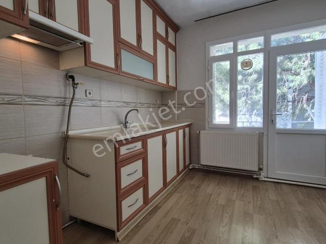 Bayraklı Şehir Hastanesi Yakını Doğalgaz Kombili 3+1 Kiralık