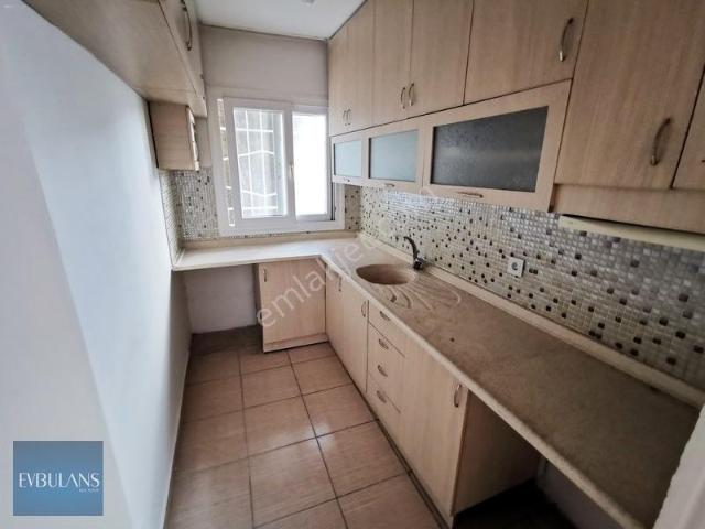 Bayraklı Emek Mahallesinde Müstakil Girişli 2+1 Daire