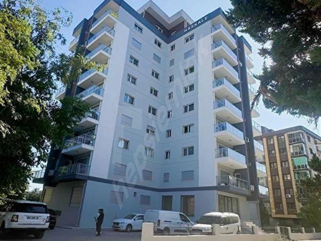 Bayraklı Fethi sekin sitesinde cadde paralel sıfır 3+1