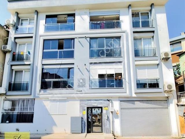 Bayraklı Gümüşpala Mah. Deniz Manzaralı Otopark 2+1 100 M2