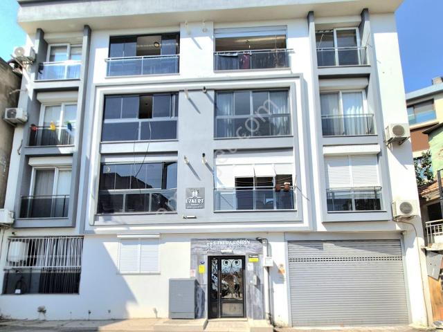 Bayraklı Gümüşpala Mah. Deniz Manzaralı Otopark 2+1 100 M2
