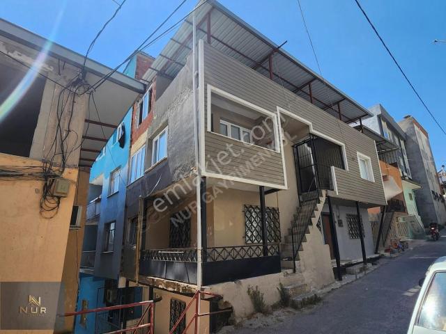 Bayraklı Çiçek Mah. 3 Katlı Satılık Bina