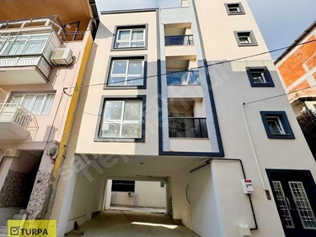 Bayraklı Çiçek Mahallesinde Satılık 2+1 Daire