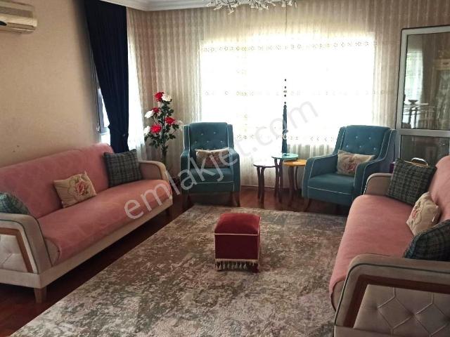 Bayraklı Kızılay Kan Merkezi Arkasında Site İçerisinde 3+1