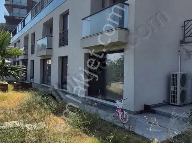Bayraklı Körfez Mah De Bahçe Satılık Lüks Dubleks Daire