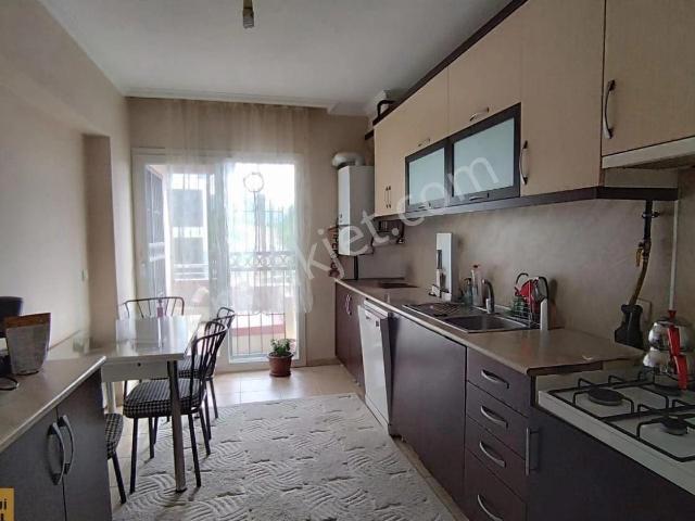 Bayraklı Körfez Mahallesinde Satılık 3+1 Daire!