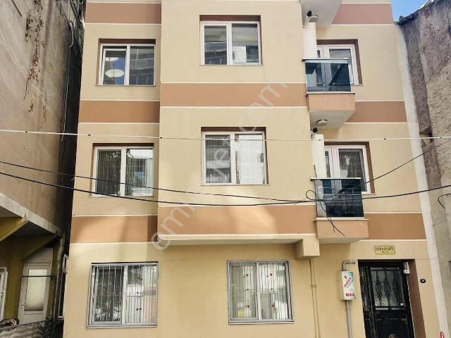 Bayraklı Lisesi Yakını Çift Balkonlu 3+1 Kiralık