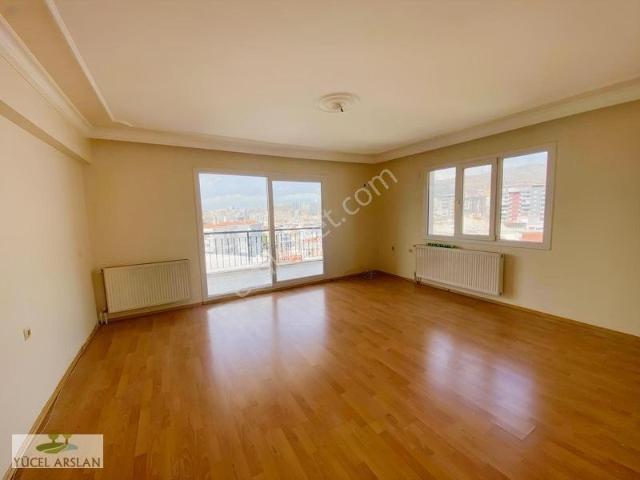 Bayraklı Postacılar'da Kiralık 3+1 Doğalgazlı Asansörlü Daire