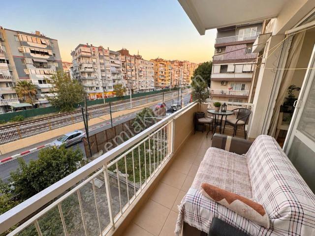 Bayraklı Sahile Ve İzbana Yakın 2+1 Balkonlu Doğalgazlı Daire
