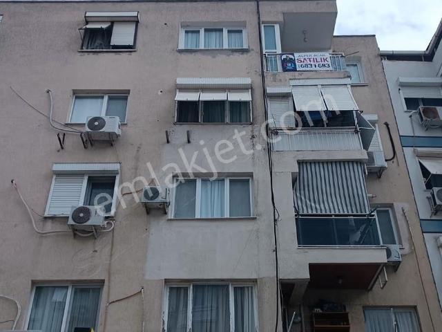 Bayraklı Sevgi Yolu Yakını Tadilatlı Satılık 2+1 Daire