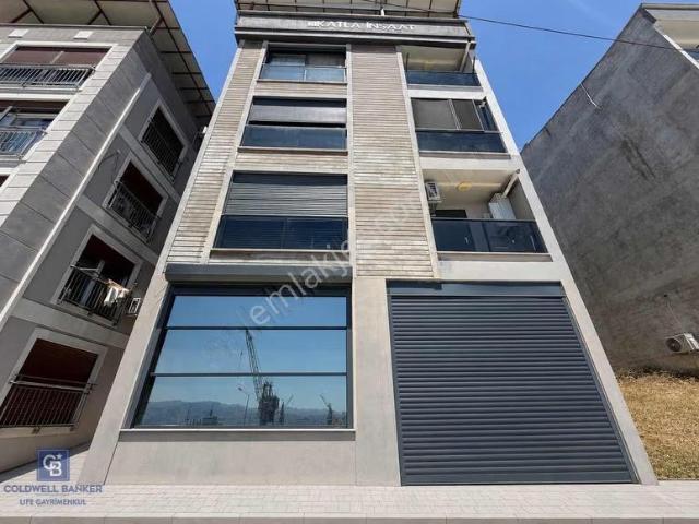 Bayraklı Turan' Da Deniz Manzaralı 2+1 Satılık Daire