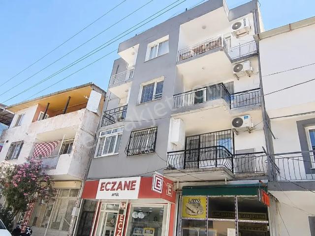 Bayraklı Yamanlar’da 3+1 | 3 Balkonlu | Doğalgaz Kombili | Çift Cepheli Geniş Daire
