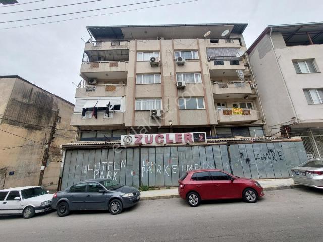 Bayraklı Yamanlarda Satılık Cad. Üstü 3+1 İmarlı Daire