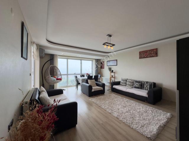 Bayraklı Ziyam 8’de Deniz Manzaralı Son Kat – Site İçi, Geniş & Prestijli 3+1!