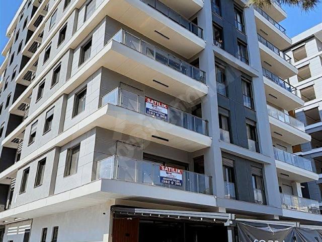 BAYRAKLI MANAVKUYU'DA MERKEZİ KONUMDA 3+1 SATILIK DAİRE
