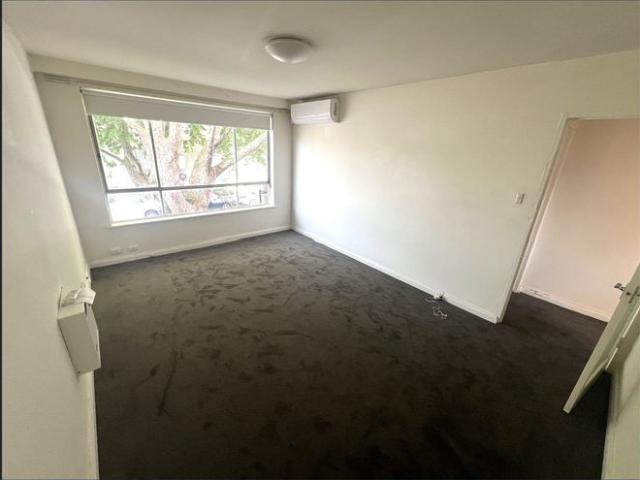 BAYSIDE APARTMENT LIVING.
