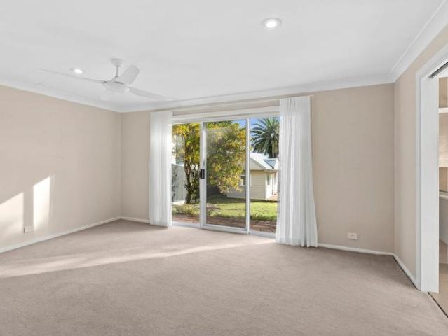 Bayside Beauty * 6 month lease to start