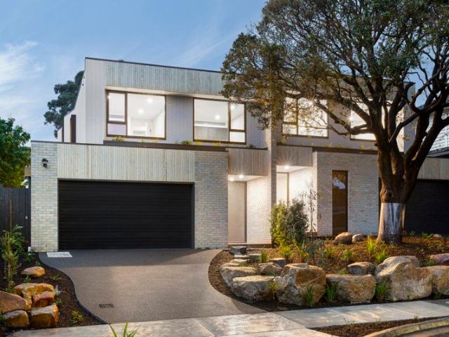 Bayside Brilliance: Designer Luxury Living Across Three Lift Connected Levels