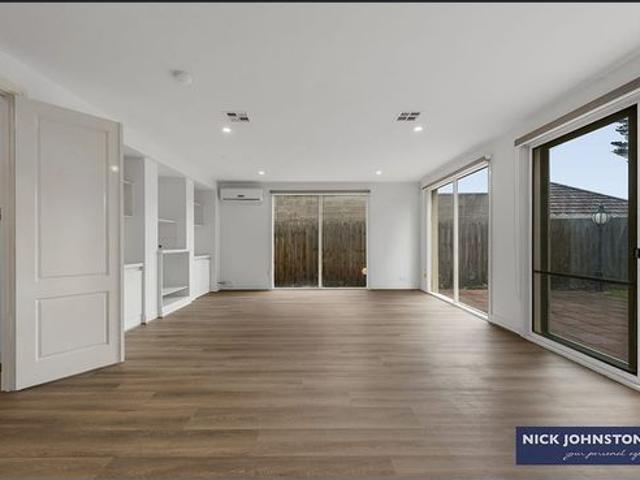 Bayside Executive Family Living in Prime Location