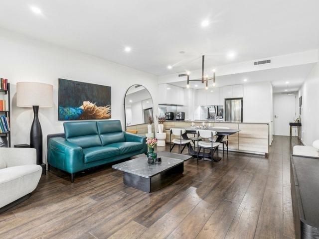 Bayside luxury with a villa like vibe and cosmopolitan convenience