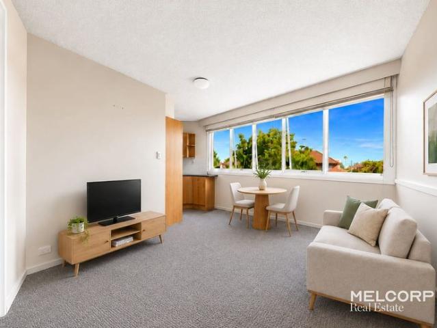 BAYSIDE LIFESTYLE MOMENTS FROM THE BEACH UNFURNISHED