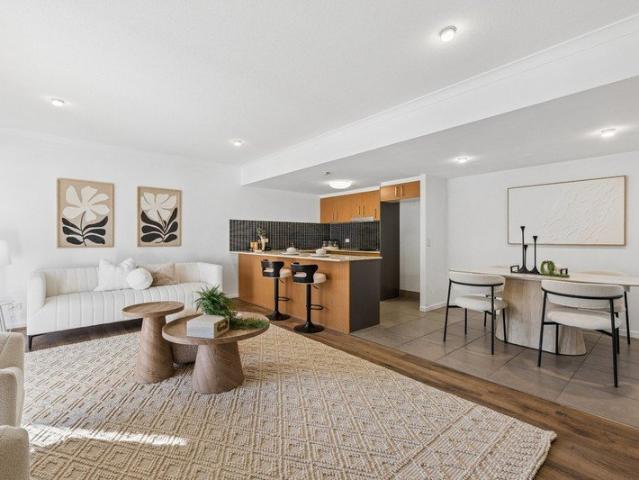 Bayside Living with Everything at Your Doorstep Huge 158m2 Unit