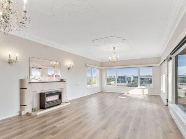 Bayside Living with Patterson River & Bay Views in the Heart of Bonbeach!