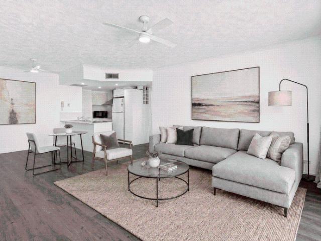 BAYSIDE LIVING JUST MOMENTS FROM THE WATERFRONT!