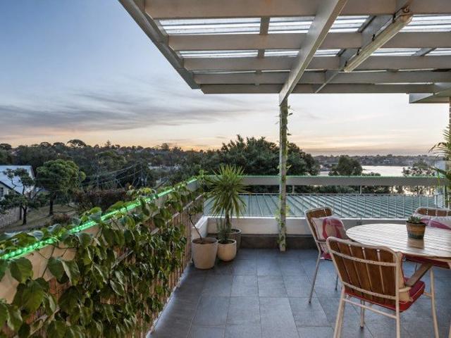 Bayside Penthouse Style Living with Views To Match