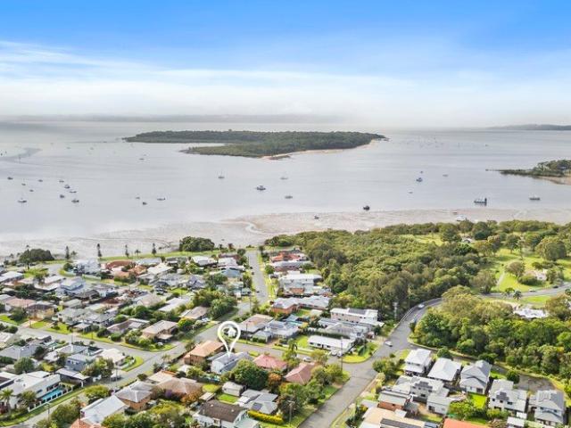 Bayside Tranquillity Meets Versatile Family Living
