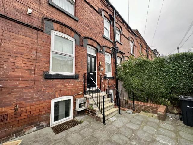 Bayswater Place, LEEDS 2 bed terraced house to rent £950 pcm £219 pw