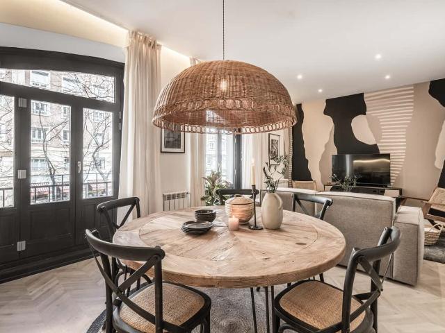 Baza 3 bedrooms and office in Trafalgar