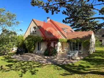 Bazemont maison familiale avec beau terrain au calme