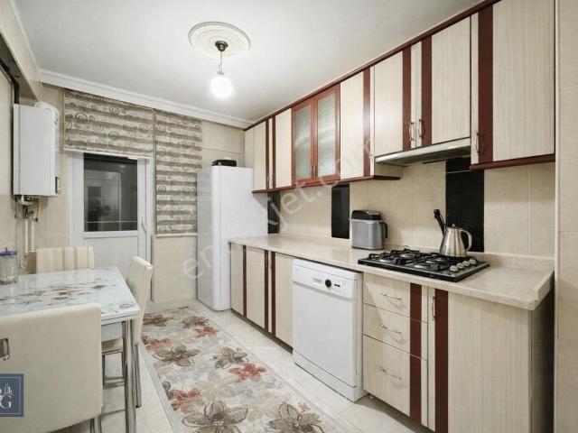 ⫸︎b*g⫷sultan Fatih Cd Yakını Ara Katta Ön Cephe Yapılı 135m² 3+1