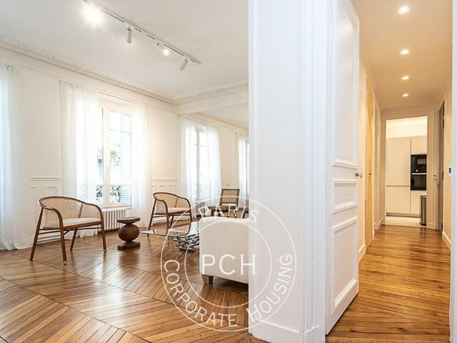 bd de Courcelles, 75008, Paris