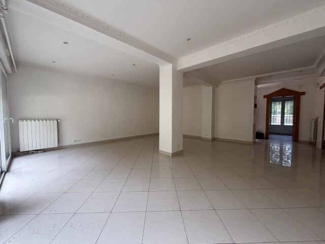 Bd Folke Bernadotte 12min à pied du RER