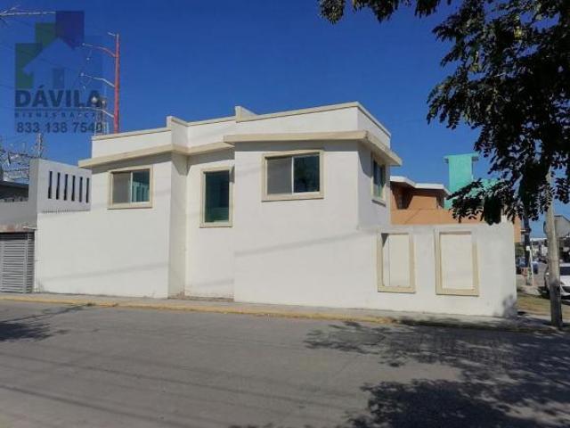 BDCV2220 Casa en Venta Colonia Delfino Reséndiz Ciudad Madero Info. 833. 138. 7540