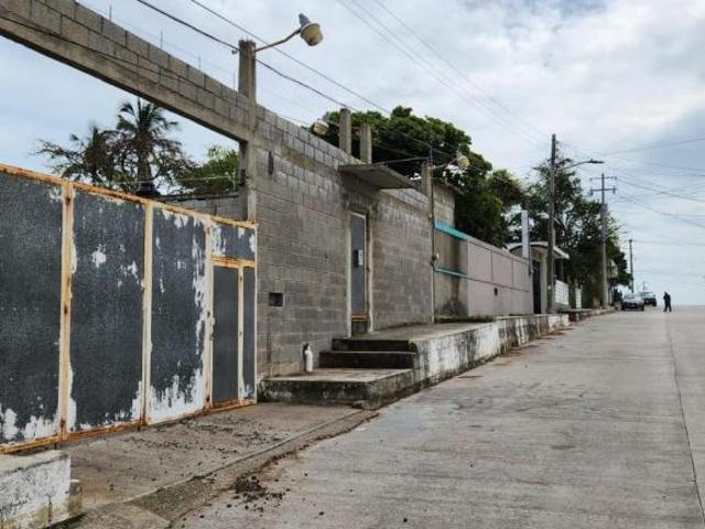 BDCV2305 Casa en venta Col. Enrique Cárdenas González Info. 833. 138. 7540