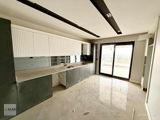 BEŞTEPEDE FIRSAT MARKET CİVARI ÖNÜ AÇIK ARAKAT FERAH 3+1