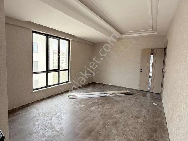 Beştepe'de Satılık 3 Cepheli Satılık 2.5+1 Daire