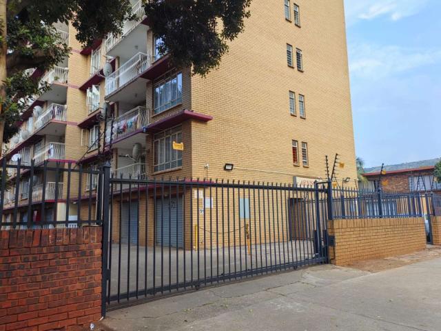 Be the first to secure this beautiful and neatly kept flat available to rent and occupy from the 1st September in Pretoria North