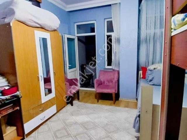 Beşyol'da Hz Ömer Camisi Yakınında Satılık 2+1 Geniş Daire