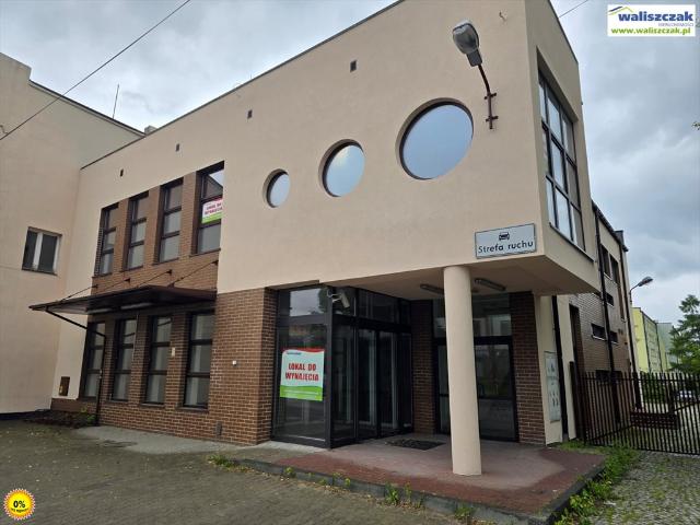 Budynek handlowo biurowy z parkingiem, centrum Bełchatowa polecam!